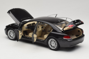BMW 760Li E66 Individual Črn Kyosho 1:18 08573RB Kovina – slika 5 od 8
