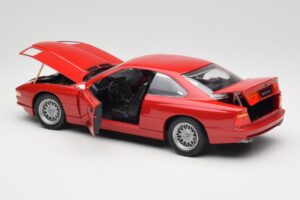 BMW 850Ci E31 Brilliant Red Revell 1:18 8827 Kovina – slika 5 od 8