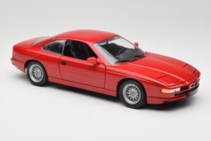 BMW 850Ci E31 Brilliant Red Revell 1:18 8827 Kovina – slika 6 od 8