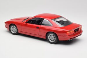 BMW 850Ci E31 Brilliant Red Revell 1:18 8827 Kovina – slika 7 od 8