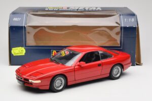 BMW 850Ci E31 Brilliant Red Revell 1:18 8827 Kovina – slika 8 od 8