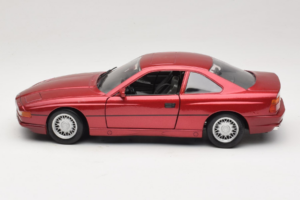 BMW 850i E31 Rdeč Tchibo 1:18 36157 Kovina – slika 4 od 8