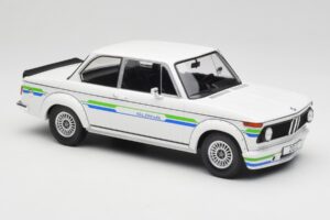BMW Alpina 2002 E10 Turbo Bel MCG 1:18 MCG18409-R Kovina – slika 4 od 6