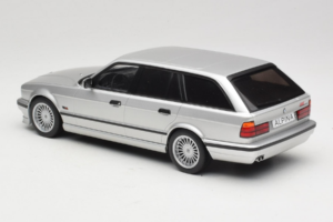BMW Alpina B10 E34 4.6 Touring Srebrna MCG 1:18 MCG18332MCW Kovina – slika 5 od 6