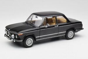 BMW 2002 L E10 Črn AUTOart 1:18 70603 Kovina