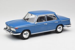 BMW 2000 Tilux E120 Caribe Moder MCG 1:18 MCG18291 Kovina