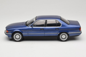 BMW Alpina B11 E32 3.5 Metallic Blue MCG 1:18 MCG18232 Kovina – slika 3 od 6