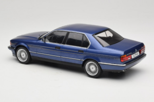 BMW Alpina B11 E32 3.5 Metallic Blue MCG 1:18 MCG18232 Kovina – slika 5 od 6