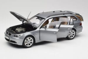 BMW 545i E61 Touring Svetlo Siva Kyosho 1:18 80430308414 Kovina – slika 2 od 8