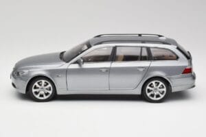 BMW 545i E61 Touring Svetlo Siva Kyosho 1:18 80430308414 Kovina – slika 4 od 8