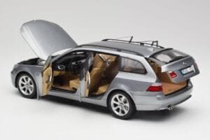 BMW 545i E61 Touring Svetlo Siva Kyosho 1:18 80430308414 Kovina – slika 5 od 8