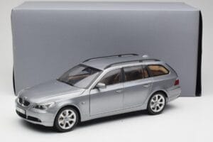 BMW 545i E61 Touring Svetlo Siva Kyosho 1:18 80430308414 Kovina – slika 8 od 8