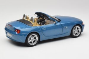 BMW Z4 E85 Maldives Blue Bburago 1:18 34046BLUE Kovina – slika 3 od 8
