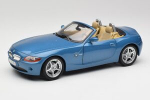 BMW Z4 E85 Maldives Blue Bburago 1:18 34046BLUE Kovina