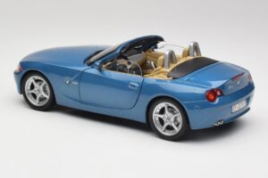 BMW Z4 E85 Maldives Blue Bburago 1:18 34046BLUE Kovina – slika 7 od 8