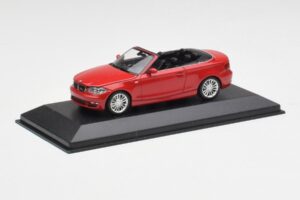 BMW Serija 1 E88 Kabriolet Karminska Rdeča Minichamps 1:43 431026230 Kovina – slika 2 od 5