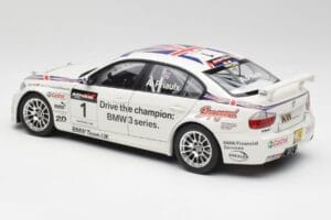 BMW E90 320si #1 A. Priaulx WTCC Champion 2006 Kyosho 1:18 80430429067 Kovina – slika 7 od 8