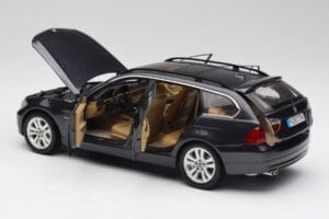 BMW 330i E91 Touring Temno Siva Kyosho 1:18 80430394360 Kovina – slika 5 od 8