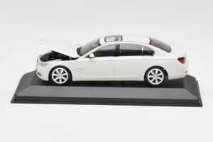 BMW 750Li F02 Bel Minichamps 1:43 80420445201 Kovina – slika 4 od 5