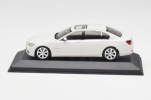 BMW 750Li F02 Bel Minichamps 1:43 80420445201 Kovina