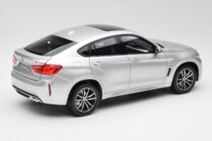 BMW X6 M F86 Srebrn Norev 1:18 183200 Kovina – slika 3 od 8