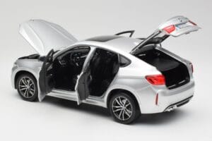 BMW X6 M F86 Srebrn Norev 1:18 183200 Kovina – slika 5 od 8