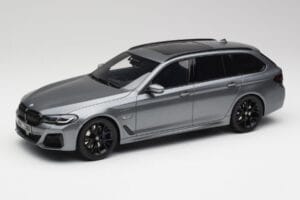 BMW G61 530e M Sport Touring Mineral Siv GT Spirit 1:18 GT485 Smola