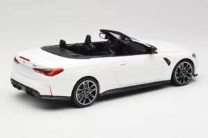 BMW M4 G82 Kabriolet Alpine White Minichamps 1:18 155021031 Kovina – slika 2 od 6