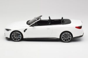BMW M4 G82 Kabriolet Alpine White Minichamps 1:18 155021031 Kovina – slika 3 od 6