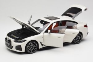 BMW i4 M50 G26 Alpine White Minichamps 1:18 110023011 Kovina – slika 2 od 8