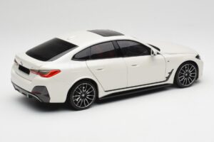 BMW i4 M50 G26 Alpine White Minichamps 1:18 110023011 Kovina – slika 3 od 8