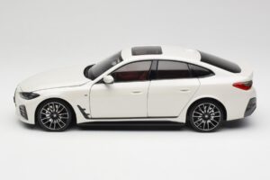 BMW i4 M50 G26 Alpine White Minichamps 1:18 110023011 Kovina – slika 4 od 8