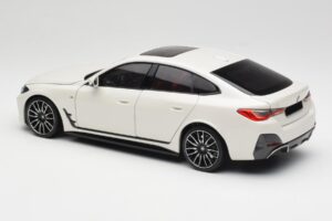 BMW i4 M50 G26 Alpine White Minichamps 1:18 110023011 Kovina – slika 7 od 8