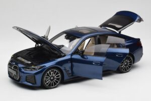 BMW i4 M50 G26 Portimao Blue Minichamps 1:18 110023012 Kovina – slika 2 od 8