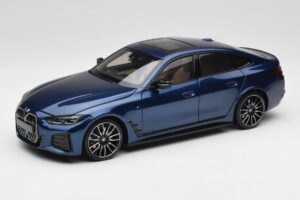 BMW i4 M50 G26 Portimao Blue Minichamps 1:18 110023012 Kovina