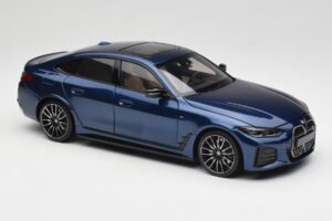 BMW i4 M50 G26 Portimao Blue Minichamps 1:18 110023012 Kovina – slika 6 od 8