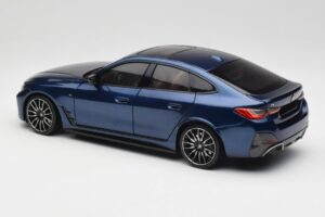 BMW i4 M50 G26 Portimao Blue Minichamps 1:18 110023012 Kovina – slika 7 od 8