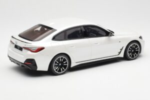 BMW i4 M50 G26 Mineral Bela Metalik Otto 1:18 OT1074 Smola – slika 2 od 6