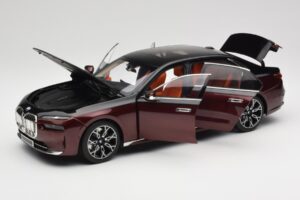 BMW i7 G70 Black & Red Metallic Minichamps 1:18 110023201 Kovina – slika 2 od 8