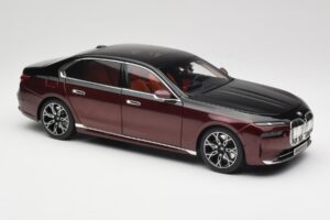 BMW i7 G70 Black & Red Metallic Minichamps 1:18 110023201 Kovina – slika 6 od 8