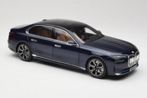 BMW i7 G70 Blue Metallic Minichamps 1:18 110023202 Kovina – slika 6 od 8