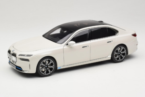 BMW i7 G70 White Metallic Minichamps 1:18 110023200 Kovina