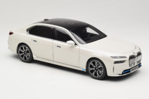 BMW i7 G70 White Metallic Minichamps 1:18 110023200 Kovina – slika 6 od 8
