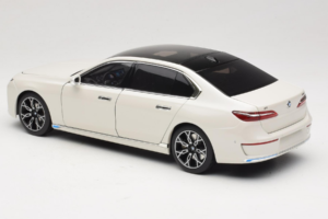BMW i7 G70 White Metallic Minichamps 1:18 110023200 Kovina – slika 7 od 8