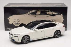 BMW i7 G70 White Metallic Minichamps 1:18 110023200 Kovina – slika 8 od 8