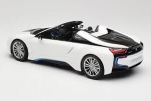 BMW i8 Roadster I15 Bel Metalik Minichamps 1:18 155027031 Kovina – slika 5 od 6
