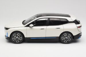 BMW iX Alpine White Minichamps 1:18 110023102 Kovina – slika 4 od 8