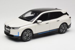 BMW iX Alpine White Minichamps 1:18 110023102 Kovina