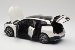 BMW iX Alpine White Minichamps 1:18 110023102 Kovina – slika 5 od 8