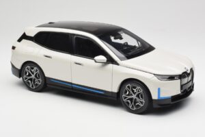 BMW iX Alpine White Minichamps 1:18 110023102 Kovina – slika 6 od 8